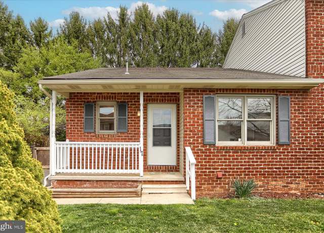 Property at 17 Brian Dr, Carlisle, PA 17015, 2 beds, 1.5 baths