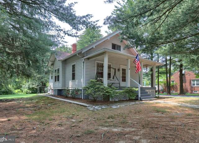 Property at 402 Davis St, Harrisburg, PA 17109, 3 beds, 1.5 baths
