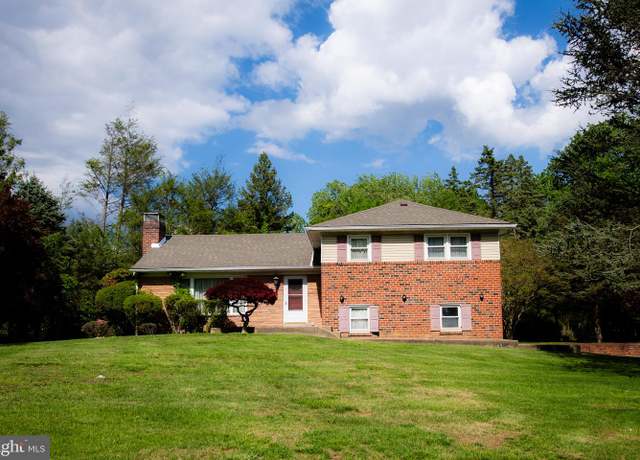 Property at 2995 Dogwood Ln, Broomall, PA 19008, 3 beds, 2.5 baths