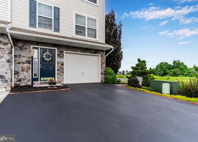 Property at 3570 Pinecrest Ct, Fayetteville, PA 17222, 3 beds, 2 baths