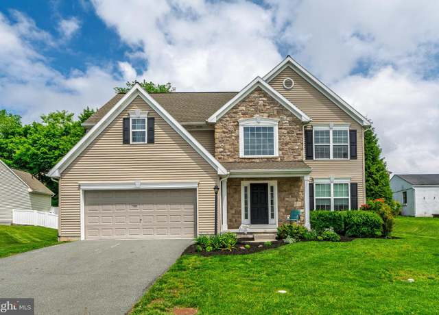 Property at 8 Copperwood Ln, Ephrata, PA 17522, 4 beds, 2.5 baths