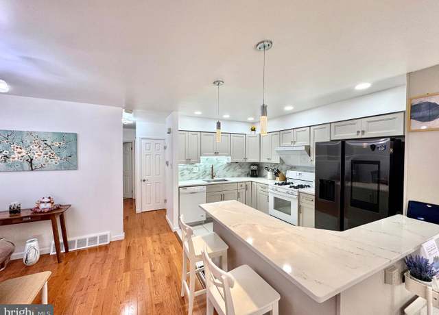 Property at 11932 Farwell Rd, Philadelphia, PA 19154, 2 beds, 1.5 baths