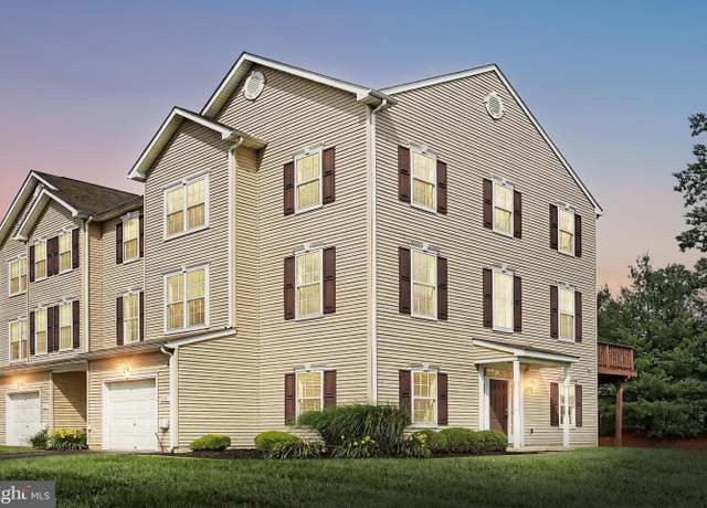 Property at 2301 Sunny Hill Cir #2301, York, PA 17406, 3 beds, 2.5 baths