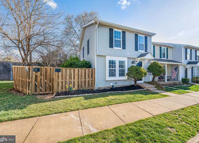 Property at 135 Split Oak St, Warrenton, VA 20186, 4 beds, 3.5 baths