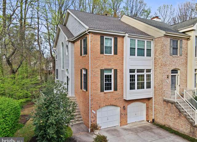 Property at 1351 Heritage Oak Way, Reston, VA 20194, 3 beds, 3.5 baths