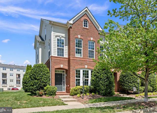 Property at 19456 Front St, Leesburg, VA 20176, 4 beds, 3.5 baths