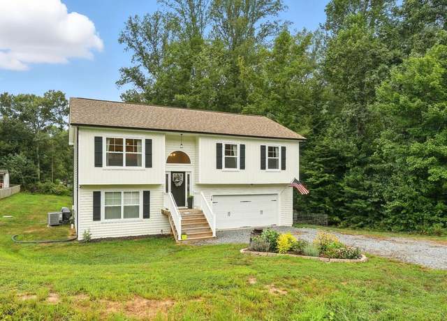 Property at 16 Crestview Dr, Stafford, VA 22556, 4 beds, 3 baths