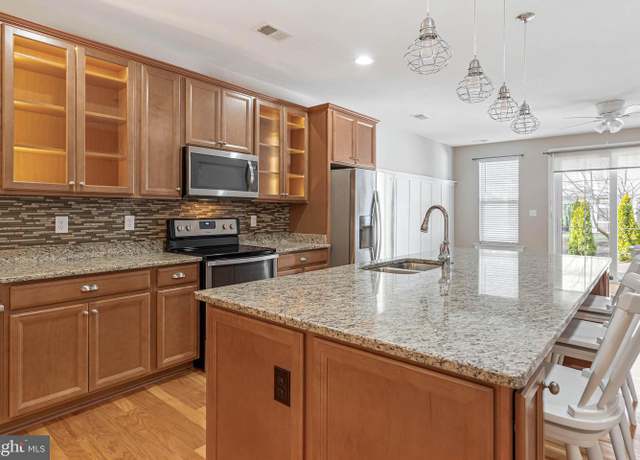 Property at 2 Smithfield Ct #8, Ocean View, DE 19970, 3 beds, 3 baths