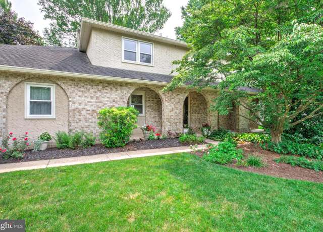 Property at 3312 Cochran Dr, Lancaster, PA 17601, 5 beds, 2.5 baths