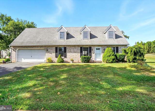 Property at 2505 Manor Rd, York, PA 17408, 3 beds, 2 baths