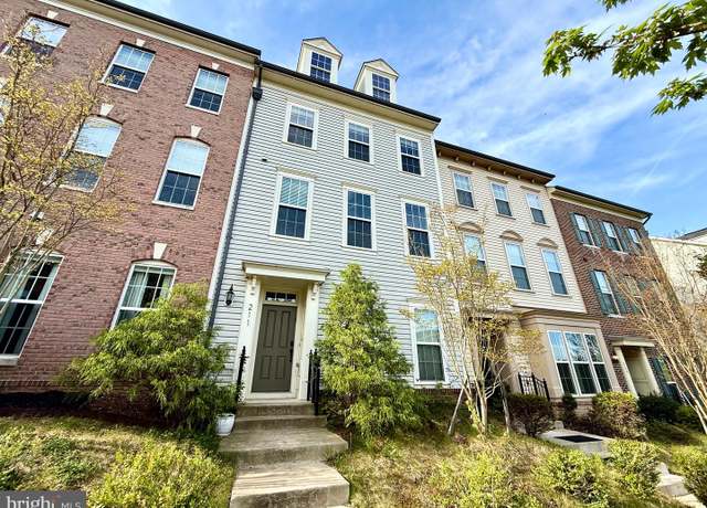 Property at 211 Almond Dr, Stafford, VA 22554, 3 beds, 2.5 baths