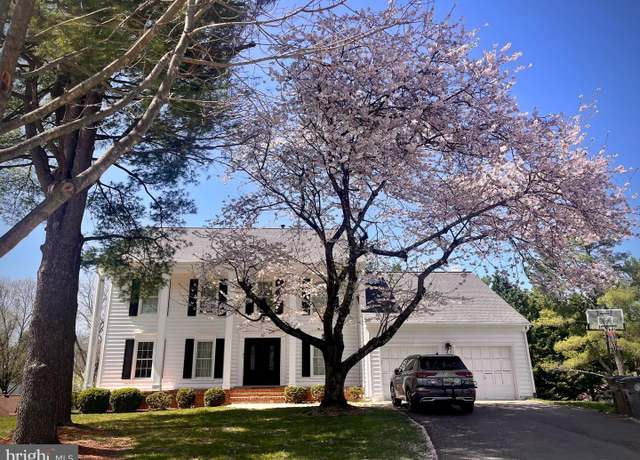 Property at 22 Hollyberry Ct, Rockville, MD 20852, 6 beds, 3.5 baths