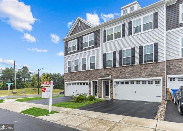 Property at 9 Sisters Farmstead Rd, Mount Laurel, NJ 08054, 3 beds, 2.5 baths