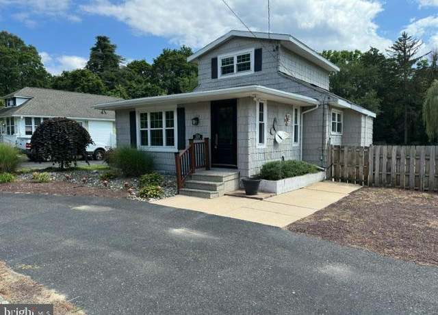 Property at 524 Almonesson Rd, Blackwood, NJ 08012, 3 beds, 2.5 baths