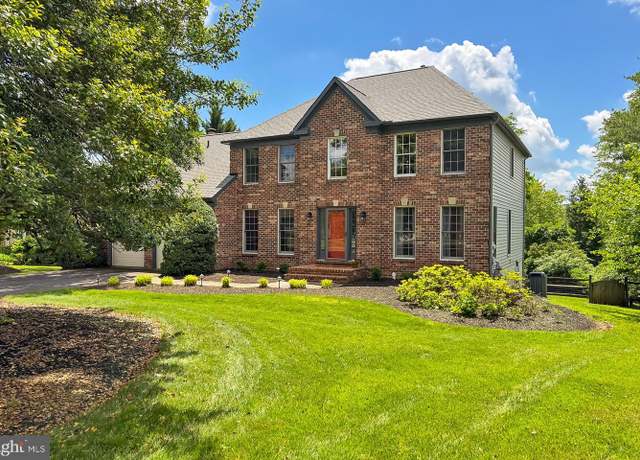 Property at 15331 Oakmere Pl, Centreville, VA 20120, 4 beds, 4 baths