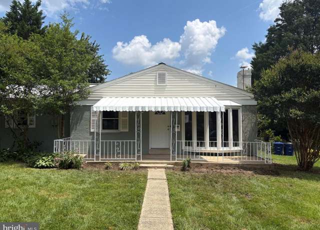 Property at 912 Grant St, Herndon, VA 20170, 3 beds, 2 baths