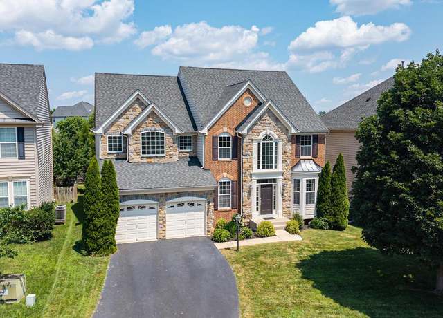Property at 13922 Barrymore Ct, Gainesville, VA 20155, 4 beds, 4.5 baths