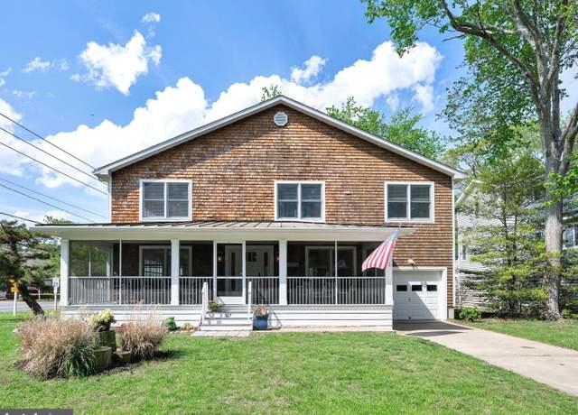 Property at 327 Oakwood St, Bethany Beach, DE 19930, 5 beds, 4 baths