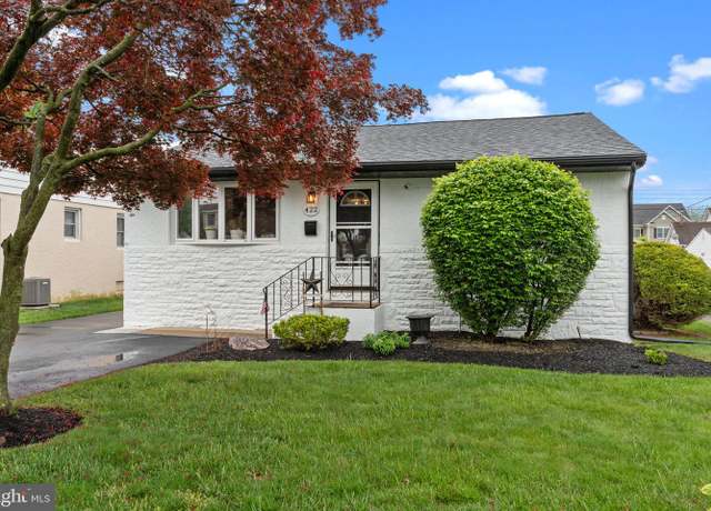 Property at 422 Jefferson Ave, Langhorne, PA 19047, 3 beds, 2 baths