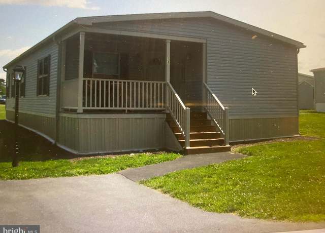 Property at 13 Amber Cir, New Holland, PA 17557, 3 beds, 2 baths
