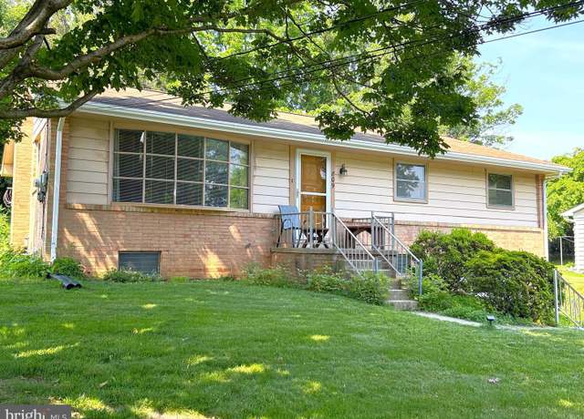 Property at 809 New St, Akron, PA 17501, 3 beds, 2 baths