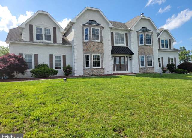 Property at 12 Foxview Cir, Hockessin, DE 19707, 5 beds, 3.5 baths