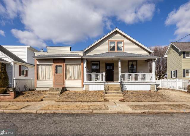 Property at 910 Woodland Ave, Burlington, NJ 08016, 3 beds, 1 bath