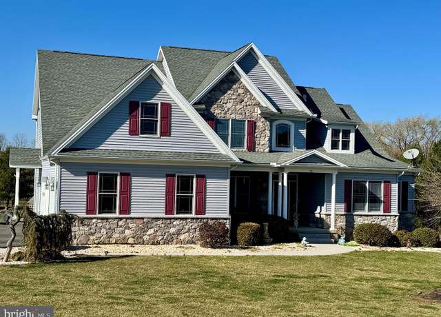 Property at 20 Dannah Dr, Carlisle, PA 17015, 5 beds, 3.5 baths