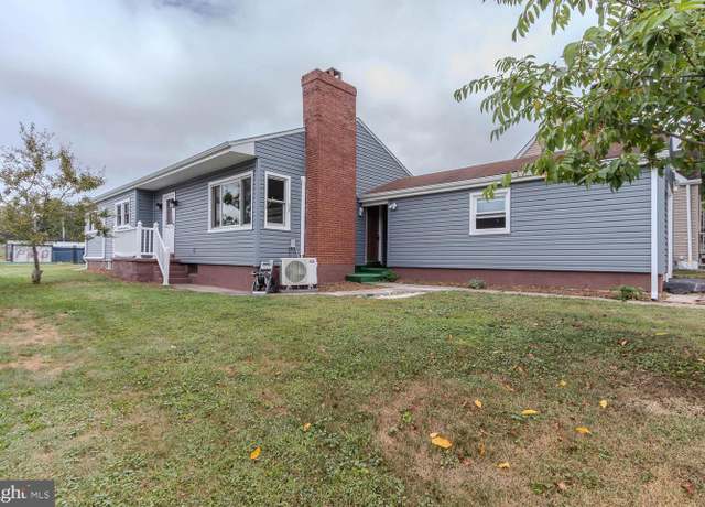 Property at 403 Philips St, Philipsburg, PA 16866, 3 beds, 1 bath