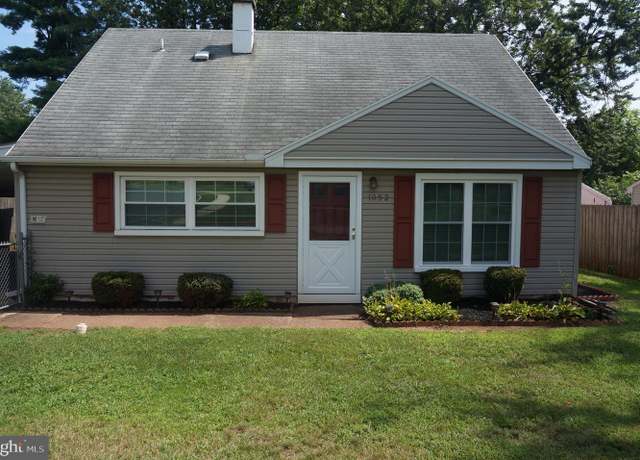 Property at 1052 Spruce St, Middletown, PA 17057, 4 beds, 1 bath