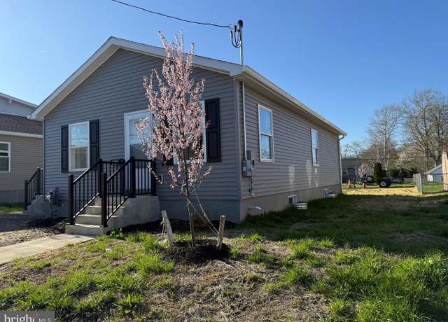 Property at 2333 E Macdade Blvd, Folsom, PA 19033, 3 beds, 1 bath