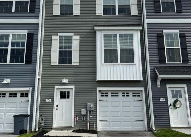 Property at 206 Overlook Dr, Hanover, PA 17331, 3 beds, 2.5 baths