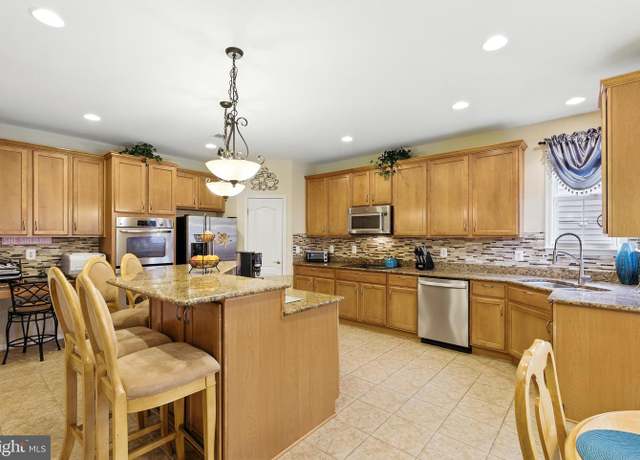 Property at 3369 Kilburn Ct, White Plains, MD 20695, 5 beds, 4.5 baths