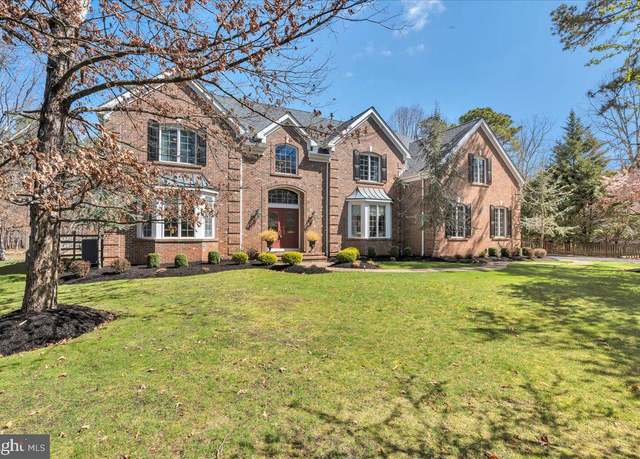 Property at 8 Elderberry Dr, Medford, NJ 08055, 4 beds, 2.5 baths