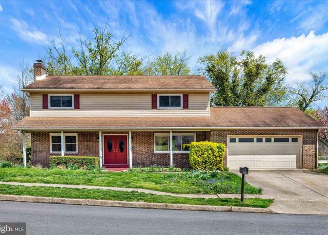 Property at 448 Pawnee Dr, Mechanicsburg, PA 17050, 4 beds, 3 baths