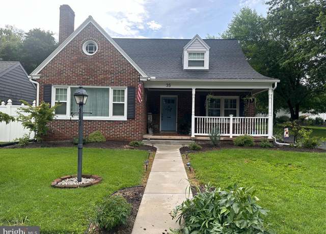Property at 35 Linden Ave, Elizabethtown, PA 17022, 4 beds, 2.5 baths