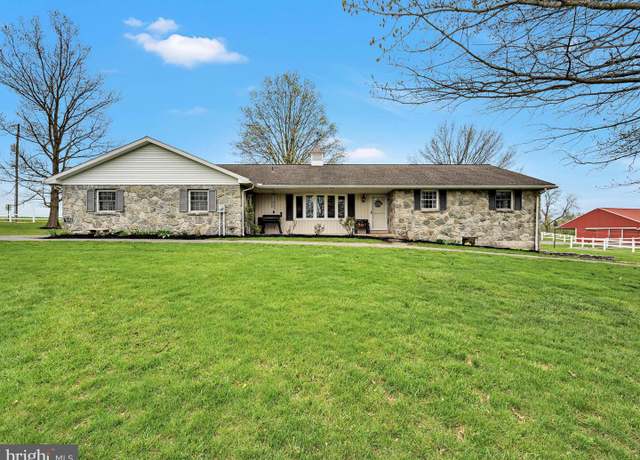 Property at 3 By Pass Rd, Fredericksburg, PA 17026, 3 beds, 2.5 baths
