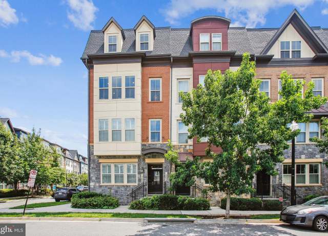 Property at 1302 S Rolfe St, Arlington, VA 22204, 3 beds, 2.5 baths