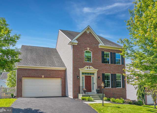 Property at 40652 Banshee Dr, Leesburg, VA 20175, 4 beds, 3.5 baths