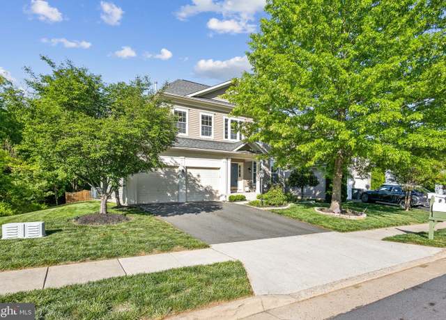 Property at 14272 Sharpshinned Dr, Gainesville, VA 20155, 4 beds, 3.5 baths