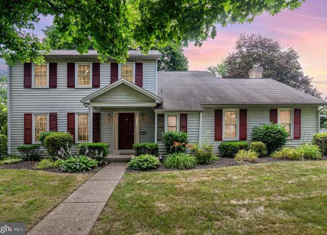 Property at 5221 Meadowbrook Dr, Mechanicsburg, PA 17050, 4 beds, 2.5 baths