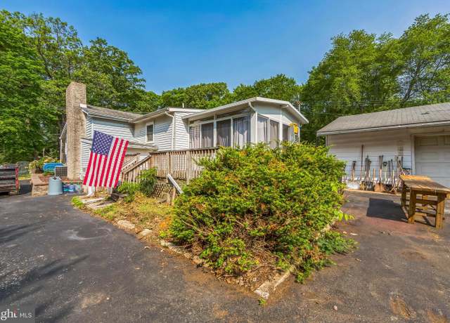 Property at 1451 Grove Ave, West Chester, PA 19380, 3 beds, 1 bath