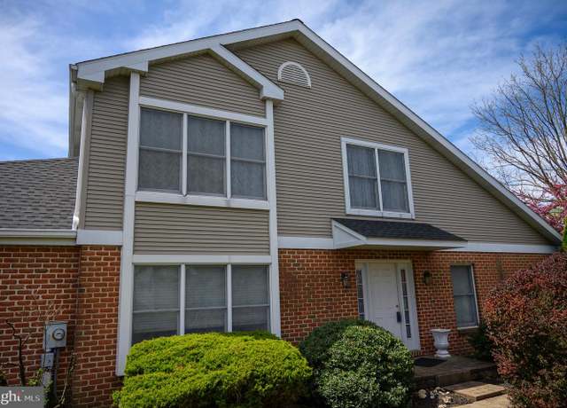 Property at 141 Stone Hedge Ct, Lebanon, PA 17042, 2 beds, 2.5 baths