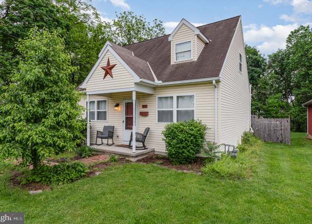 Property at 429 Pleasant St, Hanover, PA 17331, 2 beds, 1 bath