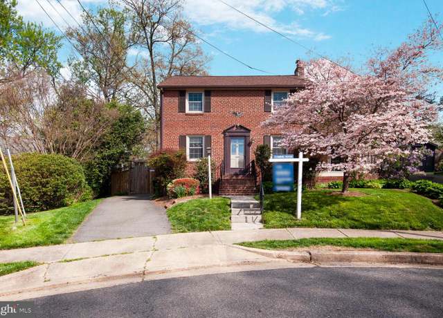 Property at 2431 N Roosevelt St, Arlington, VA 22207, 3 beds, 1.5 baths
