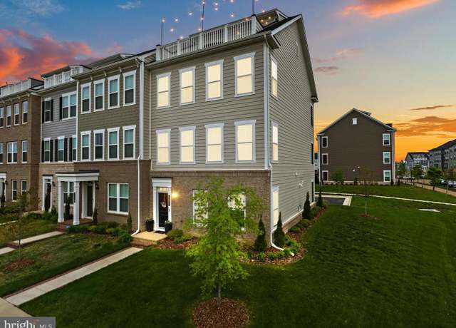 Property at 17330 Turnstone Dr, Dumfries, VA 22026, 4 beds, 4 baths