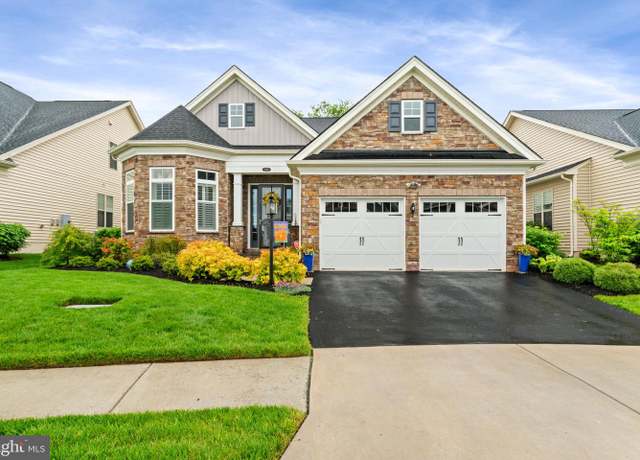 Property at 6194 Chancellorsville Dr, Gainesville, VA 20155, 3 beds, 3 baths