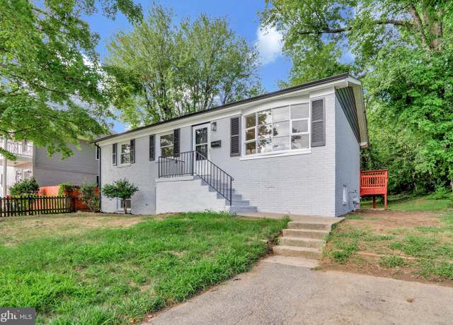 Property at 14103 Essex Dr, Woodbridge, VA 22191, 5 beds, 2.5 baths