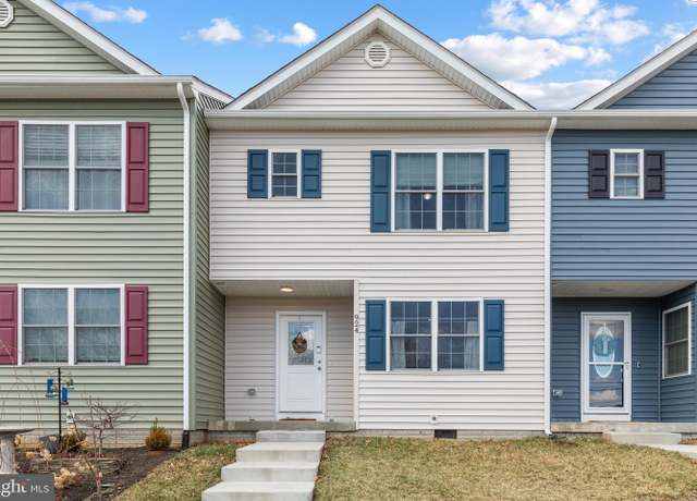 Property at 924 Virginia Ave, Front Royal, VA 22630, 3 beds, 2.5 baths