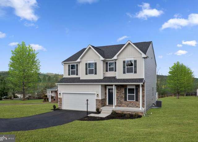 Property at 2 Regent Cir, Hagerstown, MD 21742, 4 beds, 2.5 baths